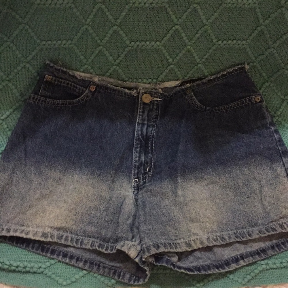 No Boundaries Sz:7 Ombré Jean Shorts 🔥
